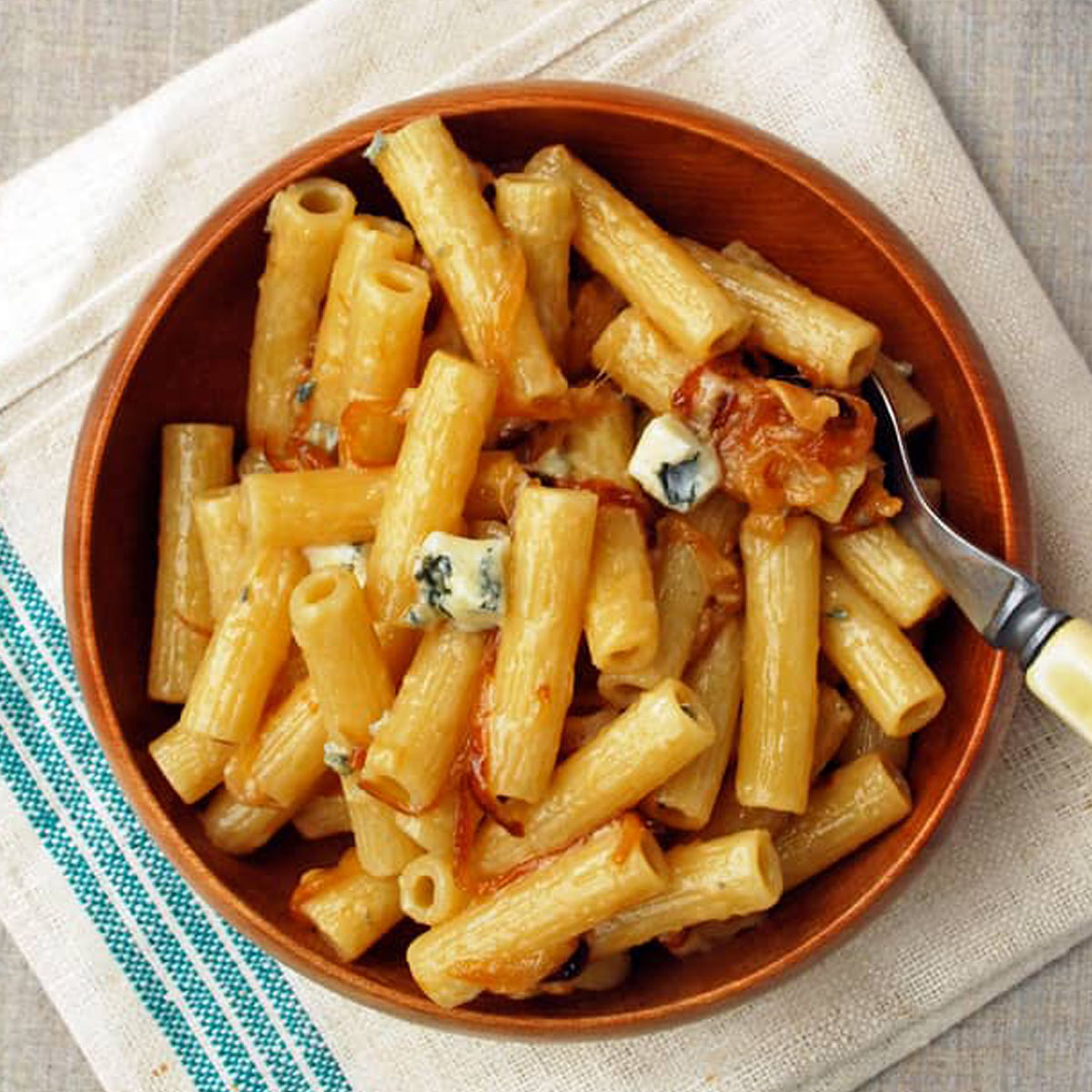 Fancy vegetarian pasta recipes Rigatoni Caramelized Onions Featured