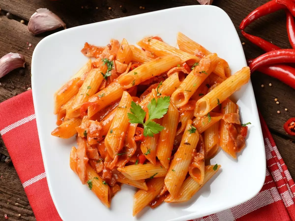 Vegetarian pasta entree: Penne pasta