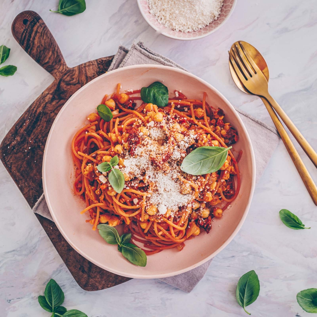 Protein pasta with lentils, chickpeas 