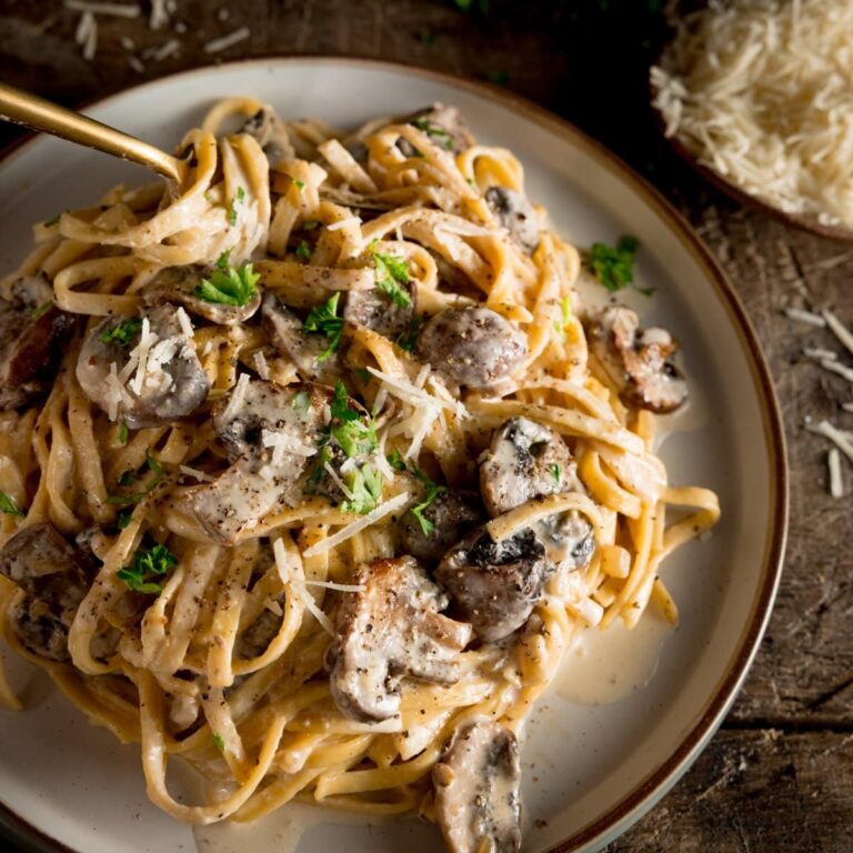 Vegetarian creamy mushroom pasta